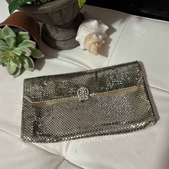 Vintage Whiting & Davis Co. Clutch-Silver-Flap Snap Closure-Made in the USA - Picture 3 of 16